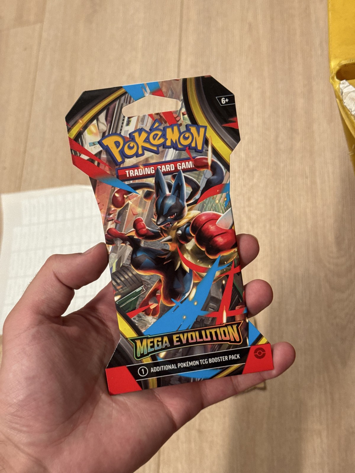 Pokémon Mega Evolution Sleeved Booster – Artwork Mega Lucario (EN)
