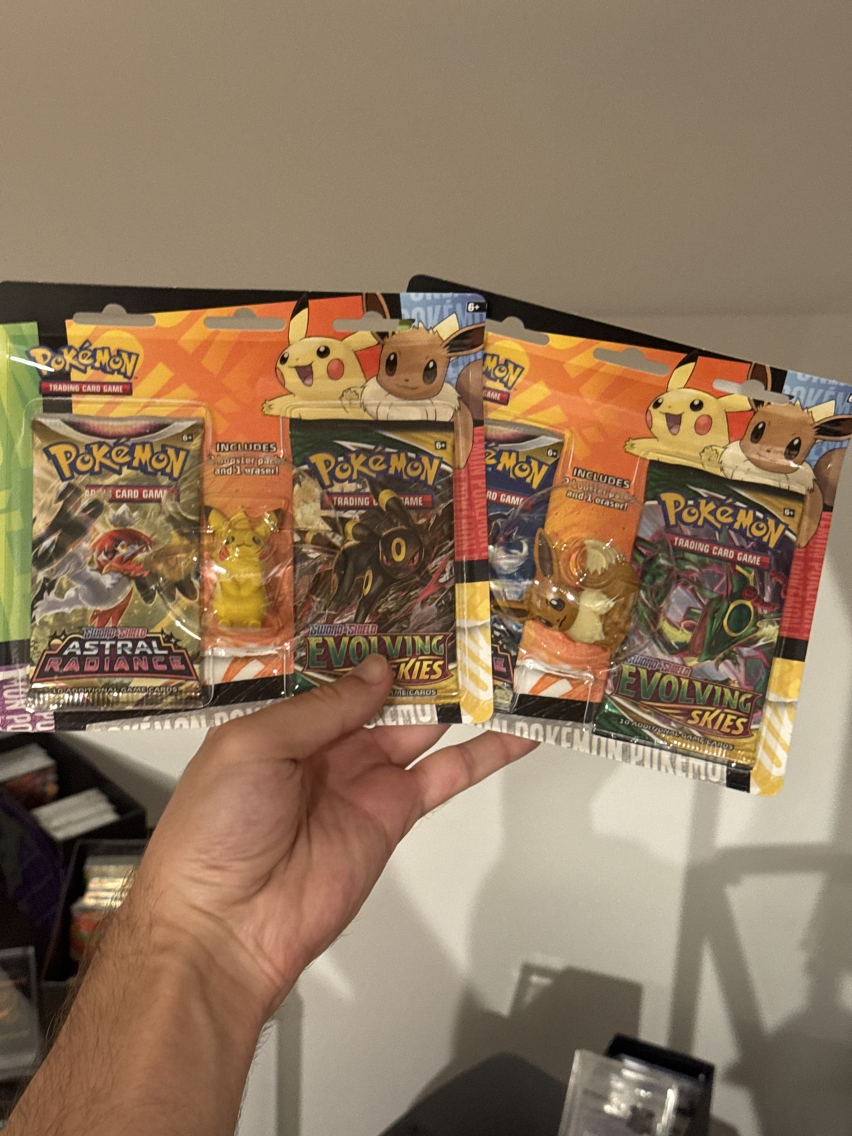 Pokémon Sword & Shield – Astral Radiance / Evolving Skies 2-Booster-Blister (Pikachu/Evoli Eraser, EN)
