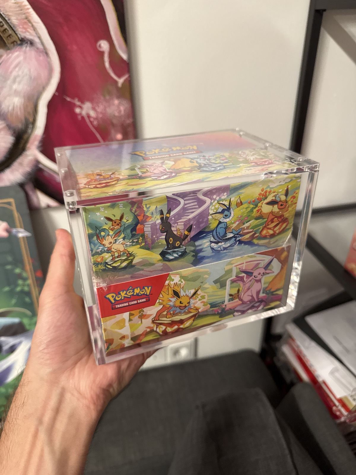 Pokémon Prismatic Evolutions – Mini Tin Display (8 Tins, EN)